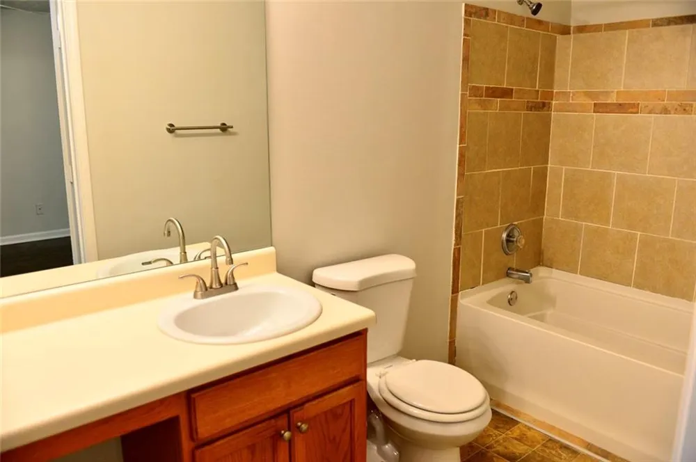 4256 Viewpoint Lane Ellenwood, GA 30294
