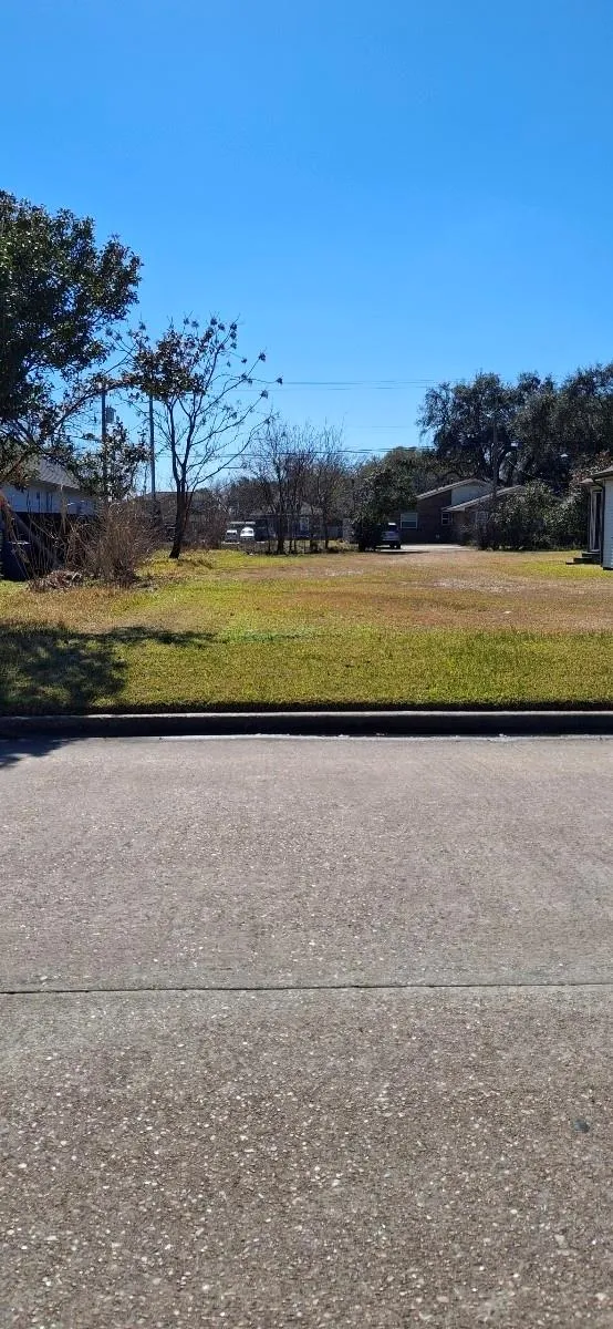 8 8th Ave N Avenue Texas City, TX 77590