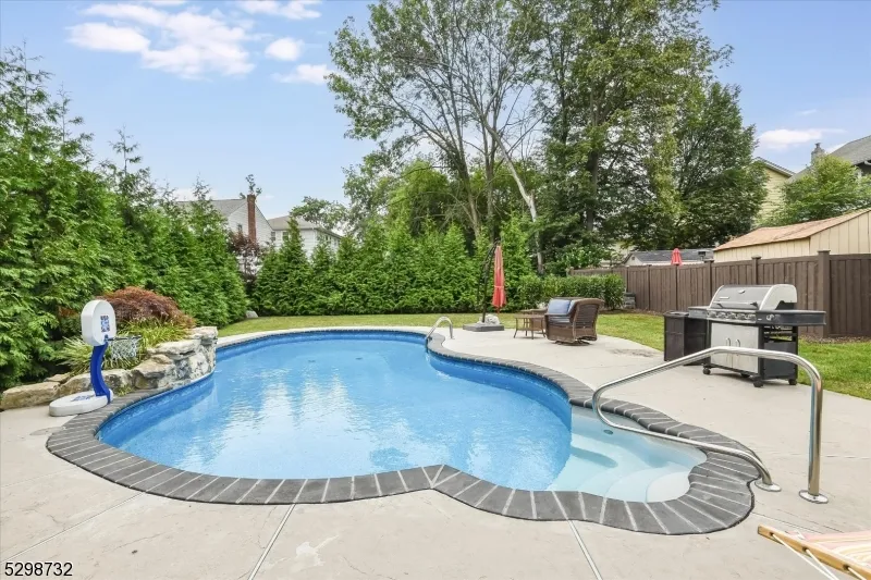 19 Field Rd Maplewood, NJ 07040