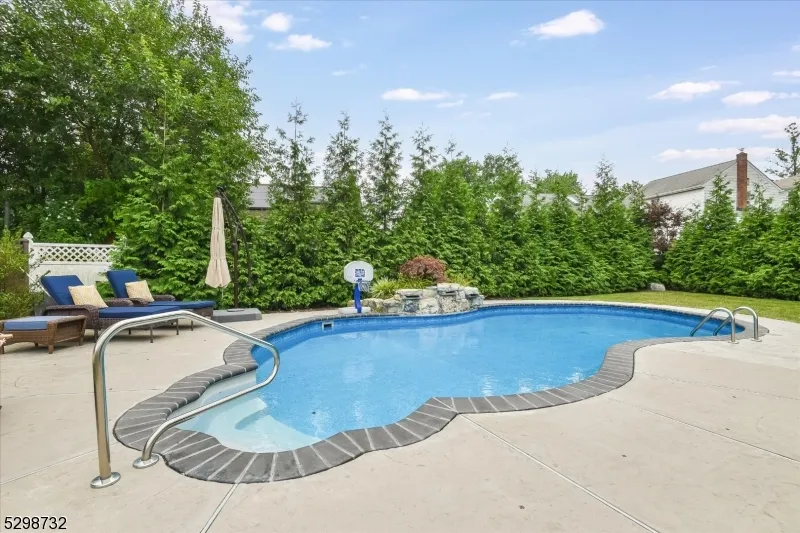 19 Field Rd Maplewood, NJ 07040