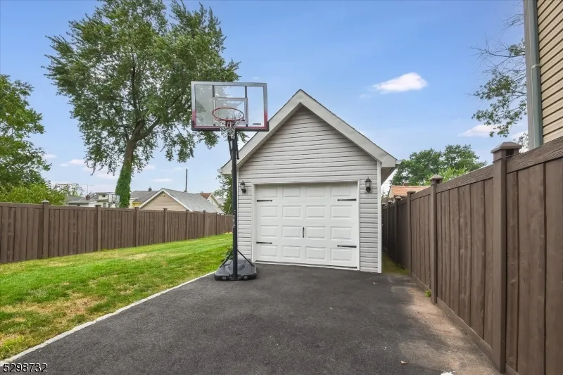19 Field Rd Maplewood, NJ 07040