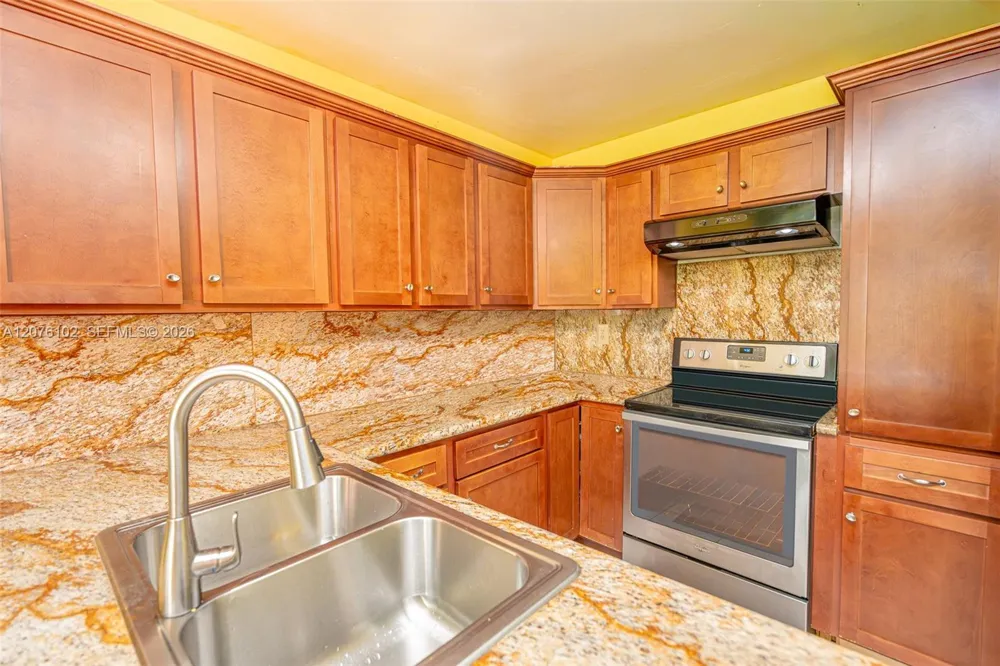 2340 NW 187th St Miami Gardens, FL 33056
