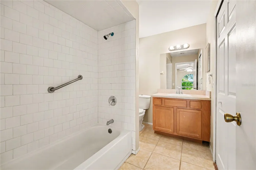 829 NE PEMBROKE AVENUE Palm Bay, FL 32907