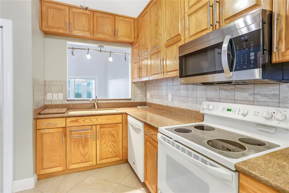 605 CHESTNUT OAK CIRCLE #107 Altamonte Springs, FL 32701