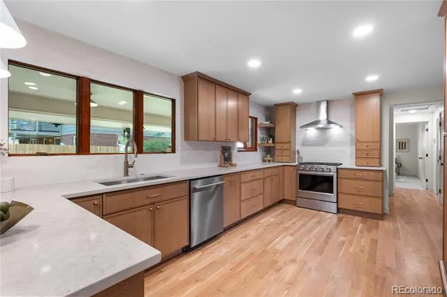3701 S Peach Way Denver, CO 80237