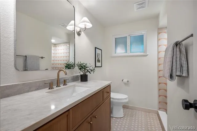 3701 S Peach Way Denver, CO 80237