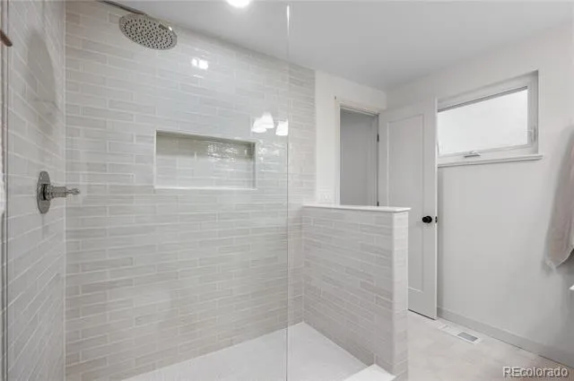 3701 S Peach Way Denver, CO 80237
