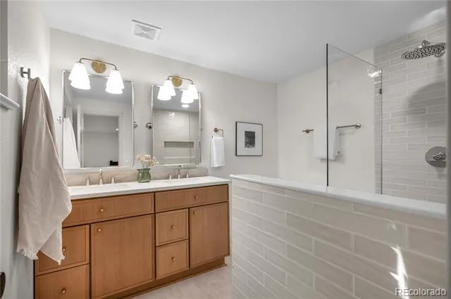 3701 S Peach Way Denver, CO 80237