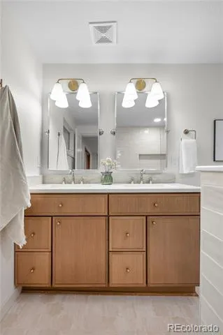 3701 S Peach Way Denver, CO 80237