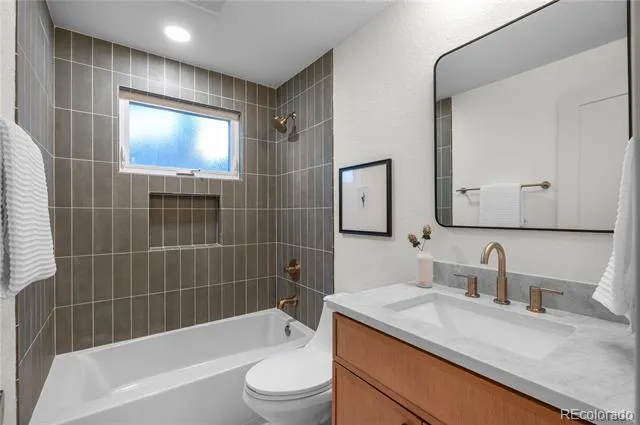 3701 S Peach Way Denver, CO 80237
