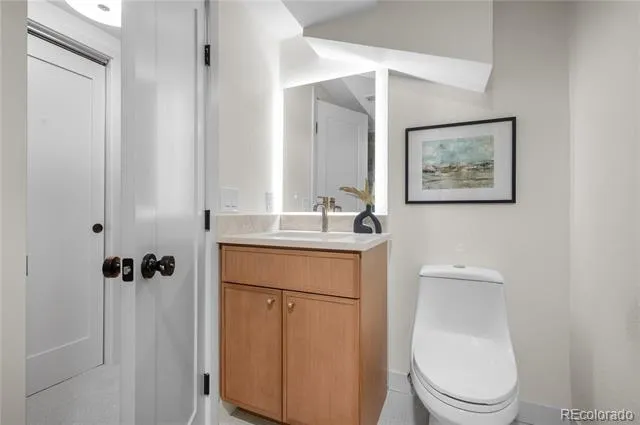 3701 S Peach Way Denver, CO 80237