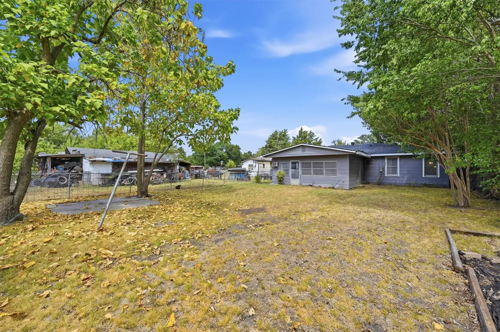 408 E Park Avenue Sherman, TX 75090