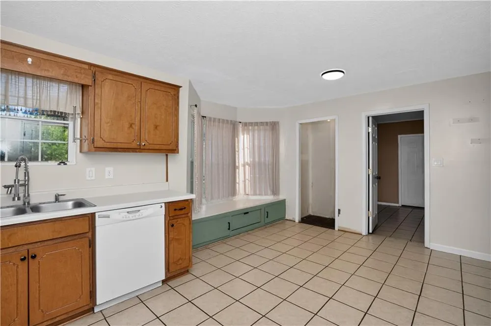 755 Peeksville Road Locust Grove, GA 30248