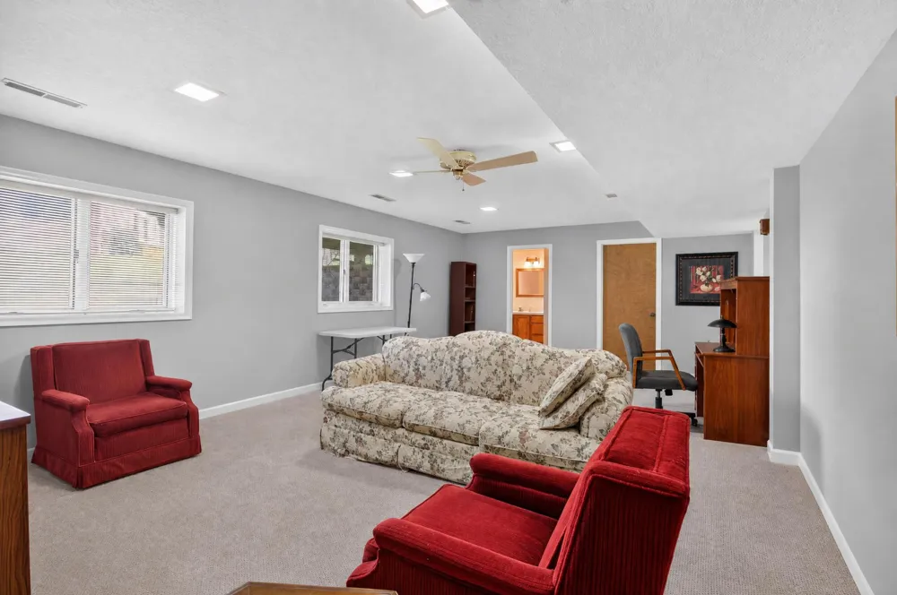 2880 S Wood Dale Drive Jackson, MI 49203