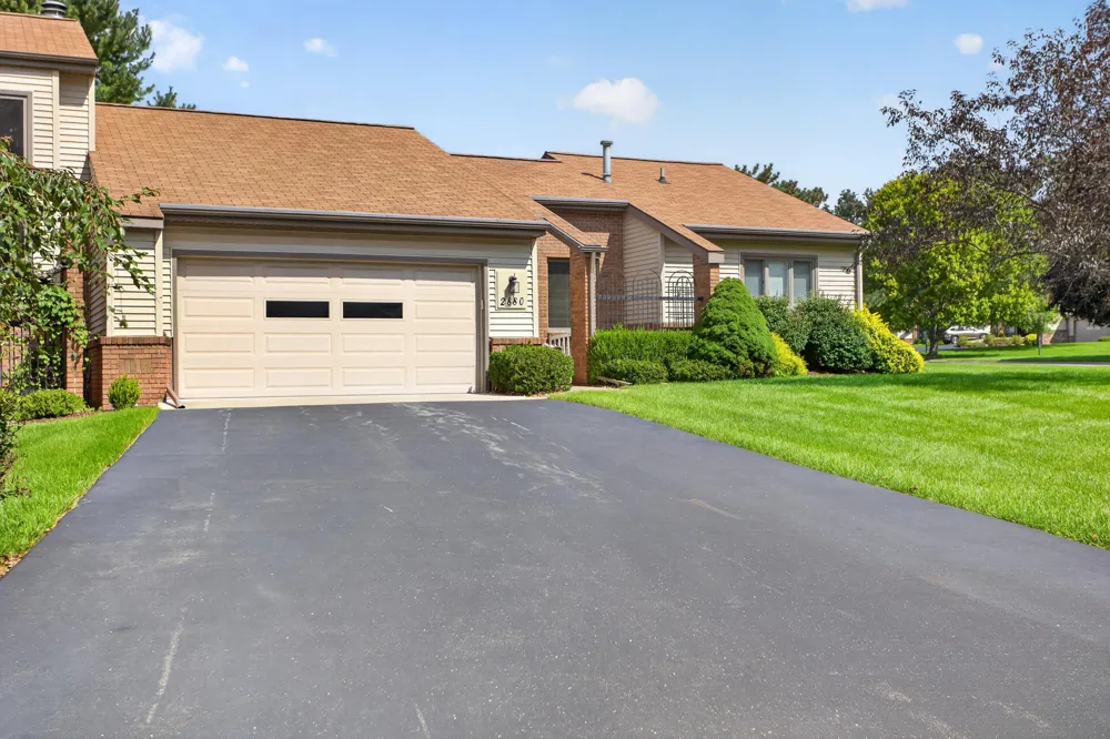 2880 S Wood Dale Drive Jackson, MI 49203