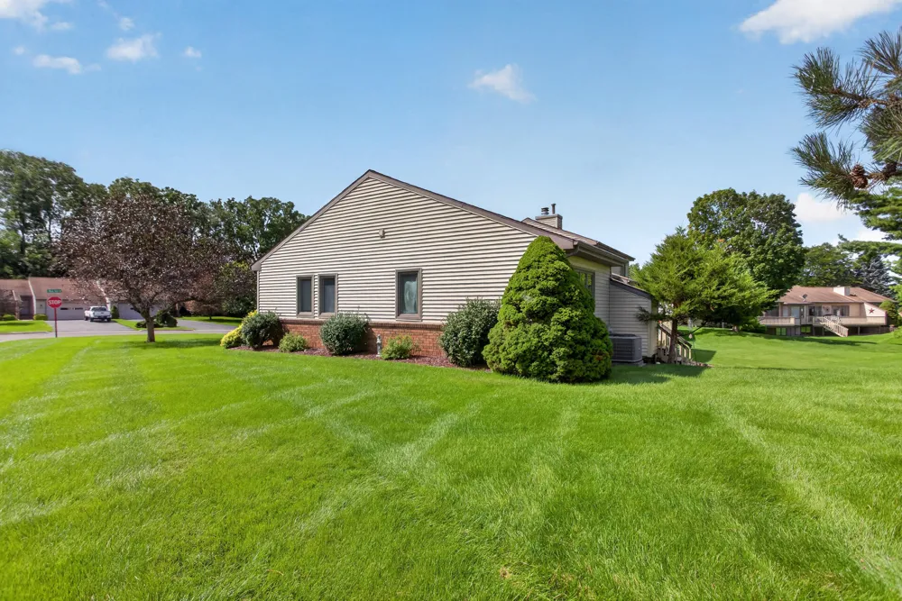 2880 S Wood Dale Drive Jackson, MI 49203