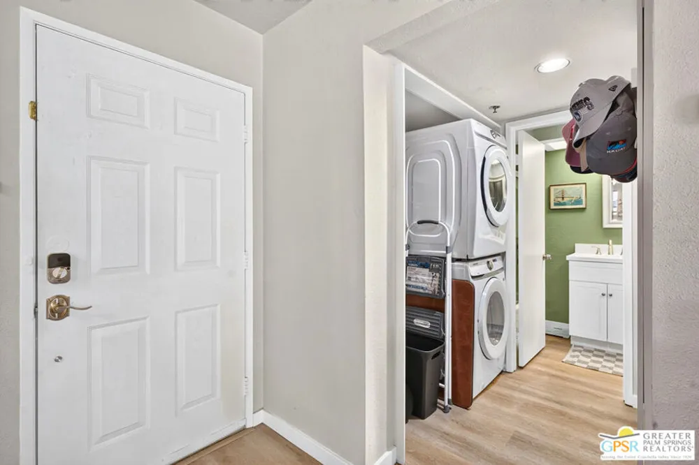 2700 Lawrence Crossley Road #109 Palm Springs, CA 92264