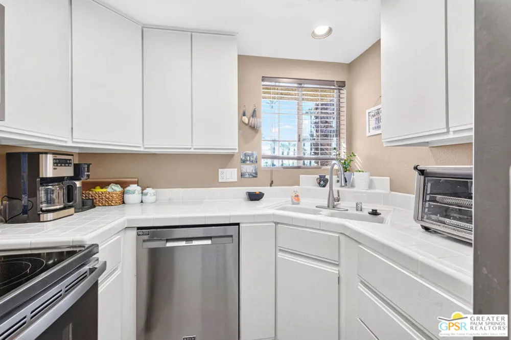 2700 Lawrence Crossley Road #109 Palm Springs, CA 92264