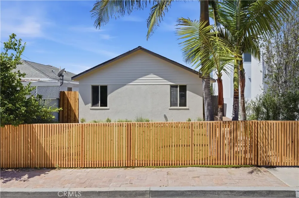 2011 Springfield Avenue Hermosa Beach, CA 90254