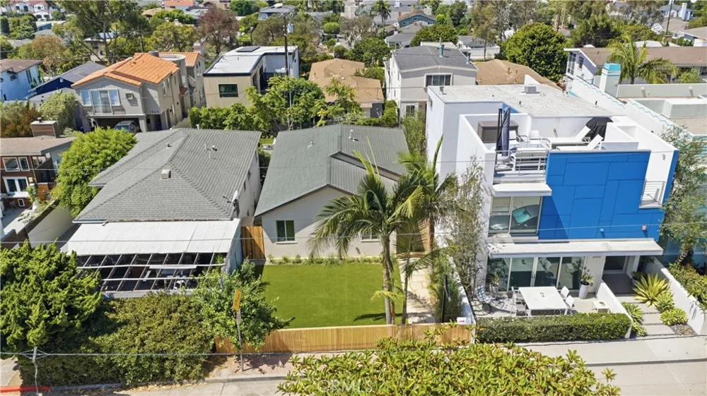 2011 Springfield Avenue Hermosa Beach, CA 90254