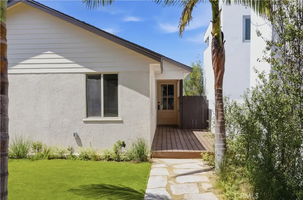 2011 Springfield Avenue Hermosa Beach, CA 90254