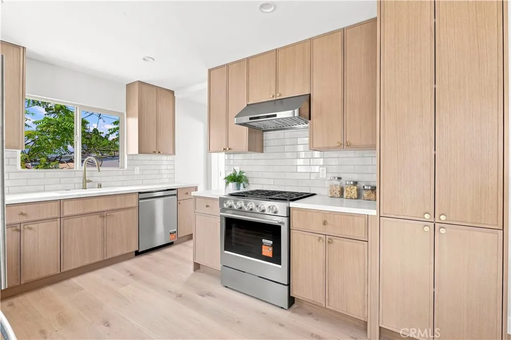 2011 Springfield Avenue Hermosa Beach, CA 90254