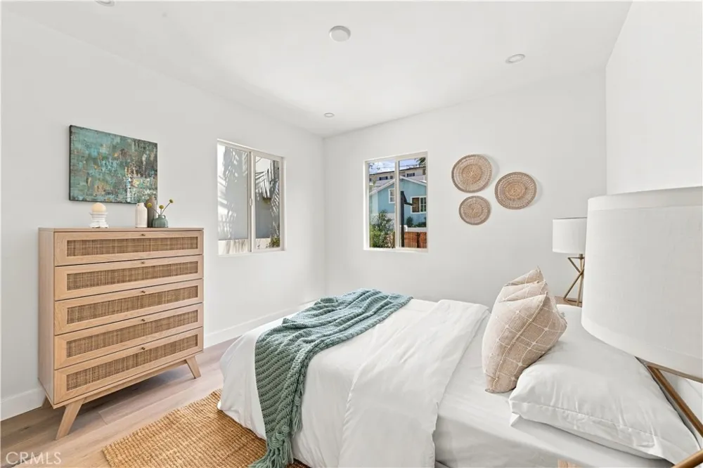 2011 Springfield Avenue Hermosa Beach, CA 90254