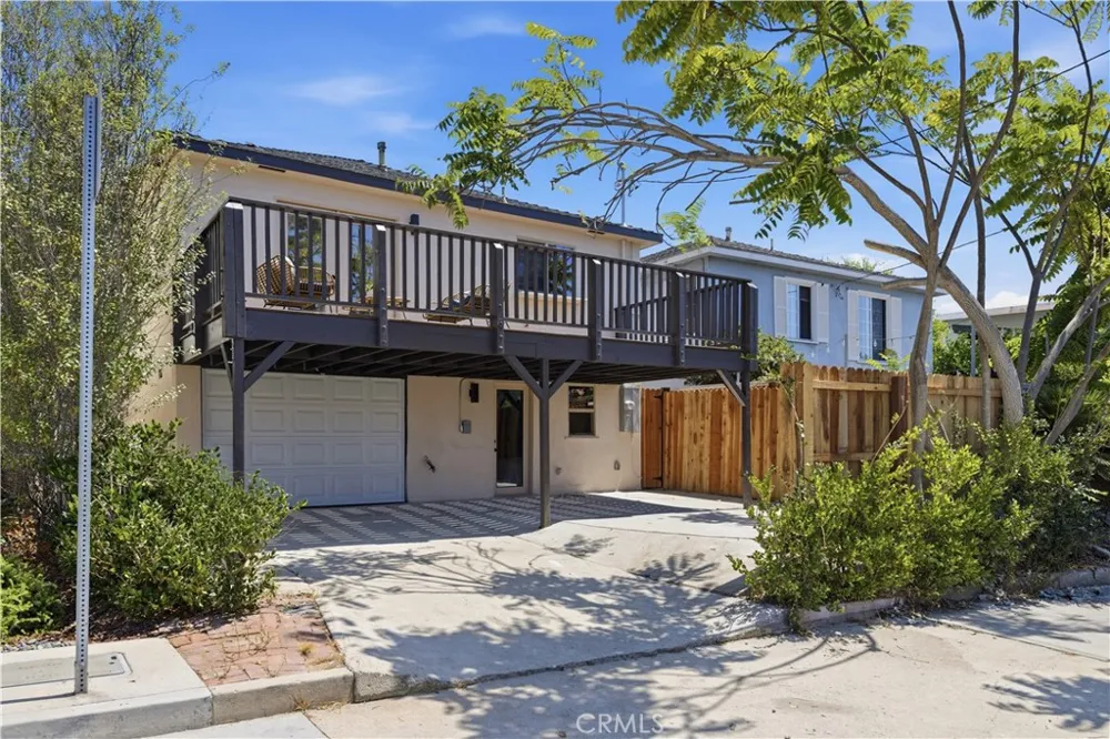 2011 Springfield Avenue Hermosa Beach, CA 90254