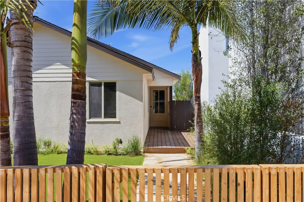 2011 Springfield Avenue Hermosa Beach, CA 90254