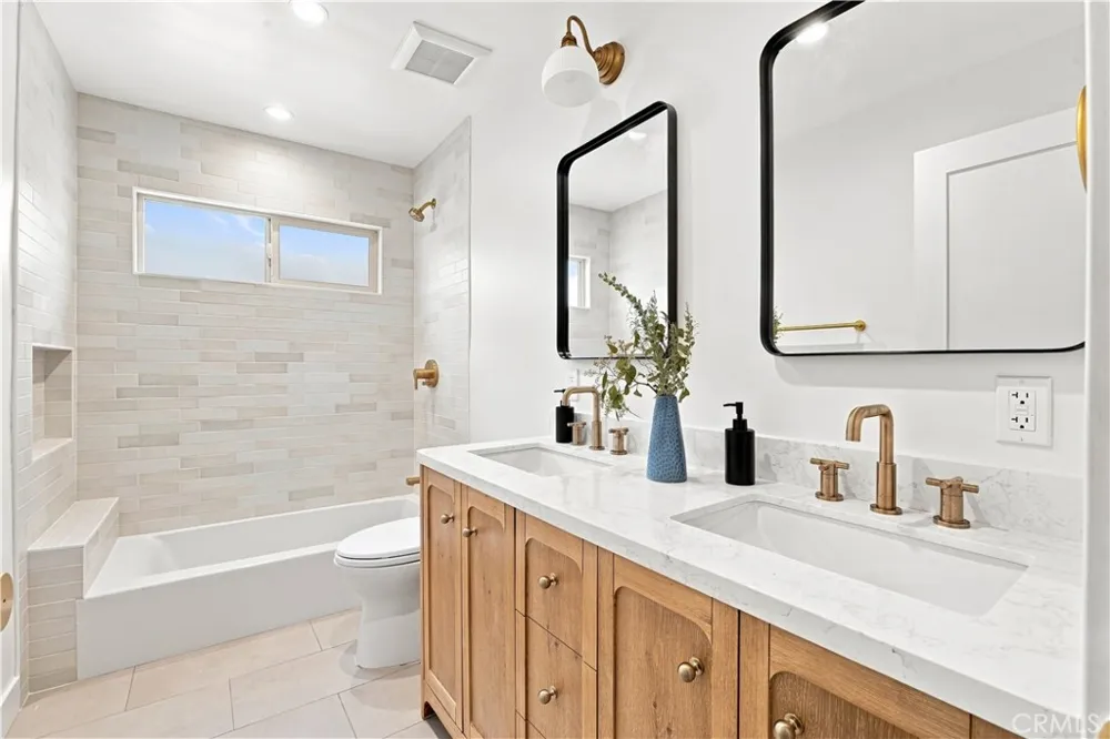 2011 Springfield Avenue Hermosa Beach, CA 90254