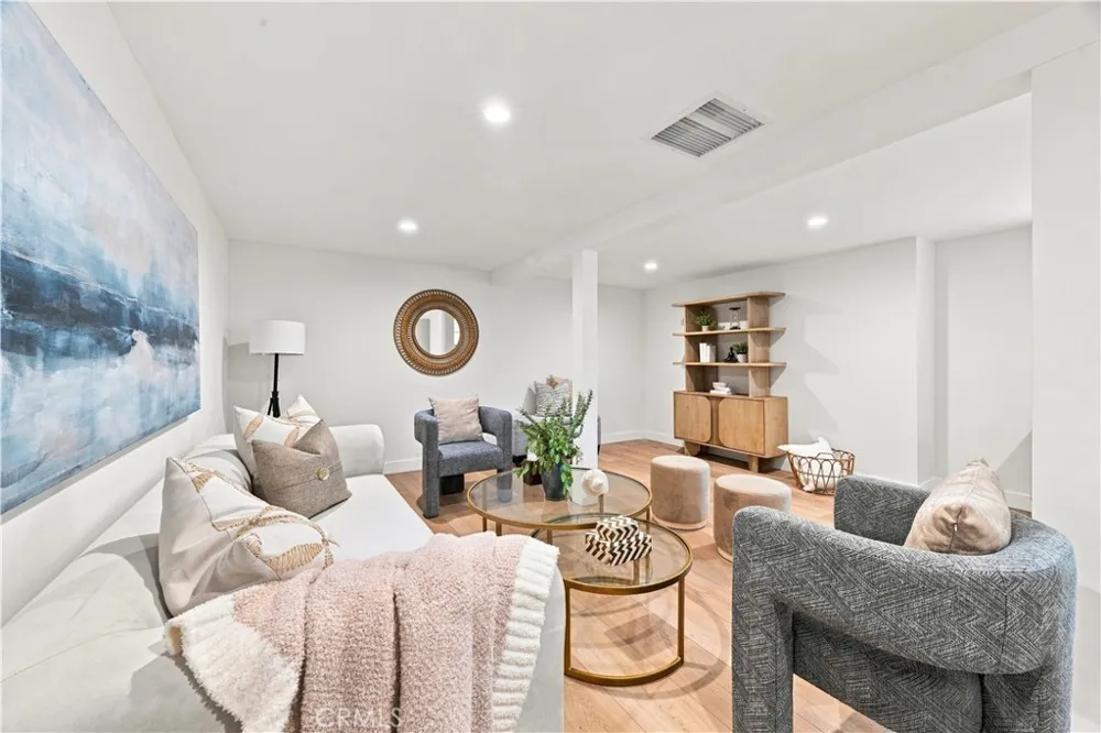 2011 Springfield Avenue Hermosa Beach, CA 90254