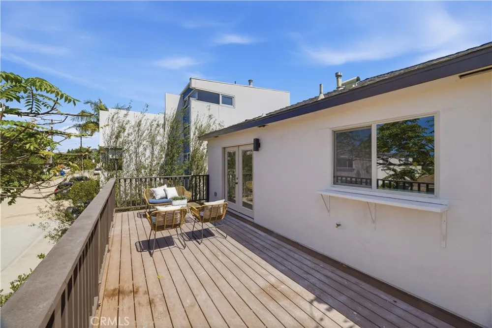 2011 Springfield Avenue Hermosa Beach, CA 90254