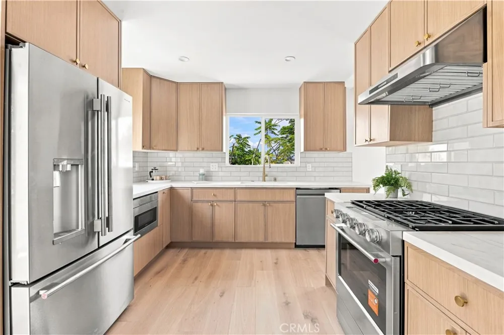2011 Springfield Avenue Hermosa Beach, CA 90254