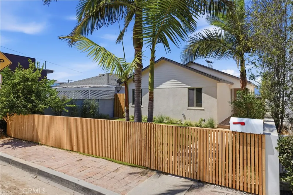 2011 Springfield Avenue Hermosa Beach, CA 90254
