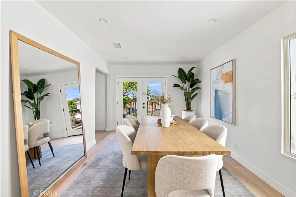 2011 Springfield Avenue Hermosa Beach, CA 90254