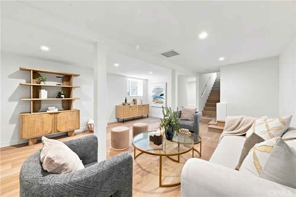 2011 Springfield Avenue Hermosa Beach, CA 90254