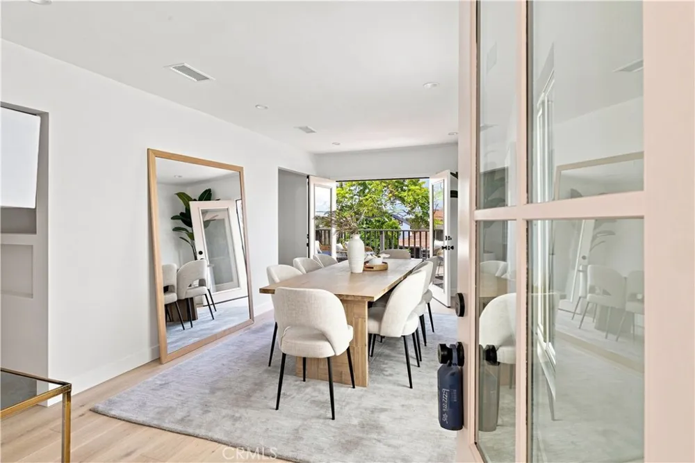 2011 Springfield Avenue Hermosa Beach, CA 90254