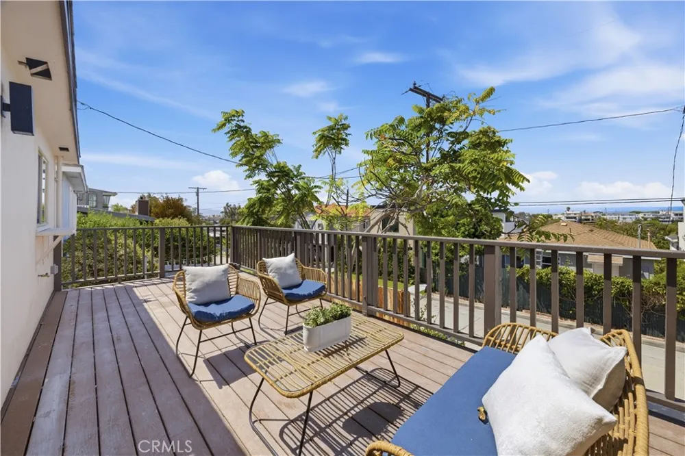 2011 Springfield Avenue Hermosa Beach, CA 90254