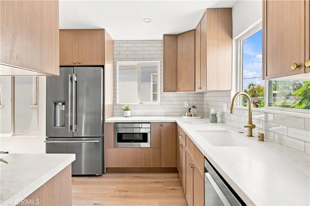 2011 Springfield Avenue Hermosa Beach, CA 90254