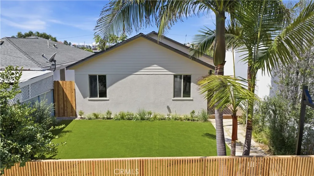 2011 Springfield Avenue Hermosa Beach, CA 90254