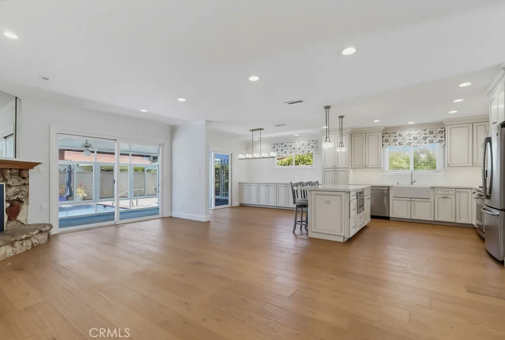 861 Roxanne Long Beach, CA 90815
