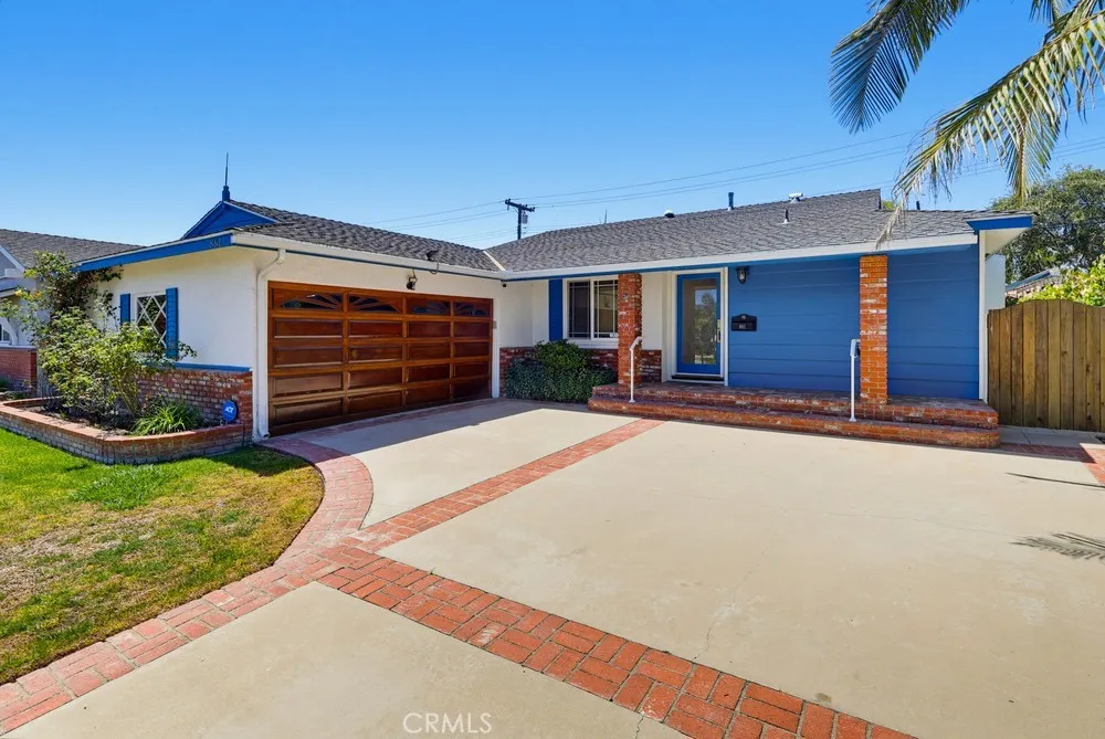861 Roxanne Long Beach, CA 90815