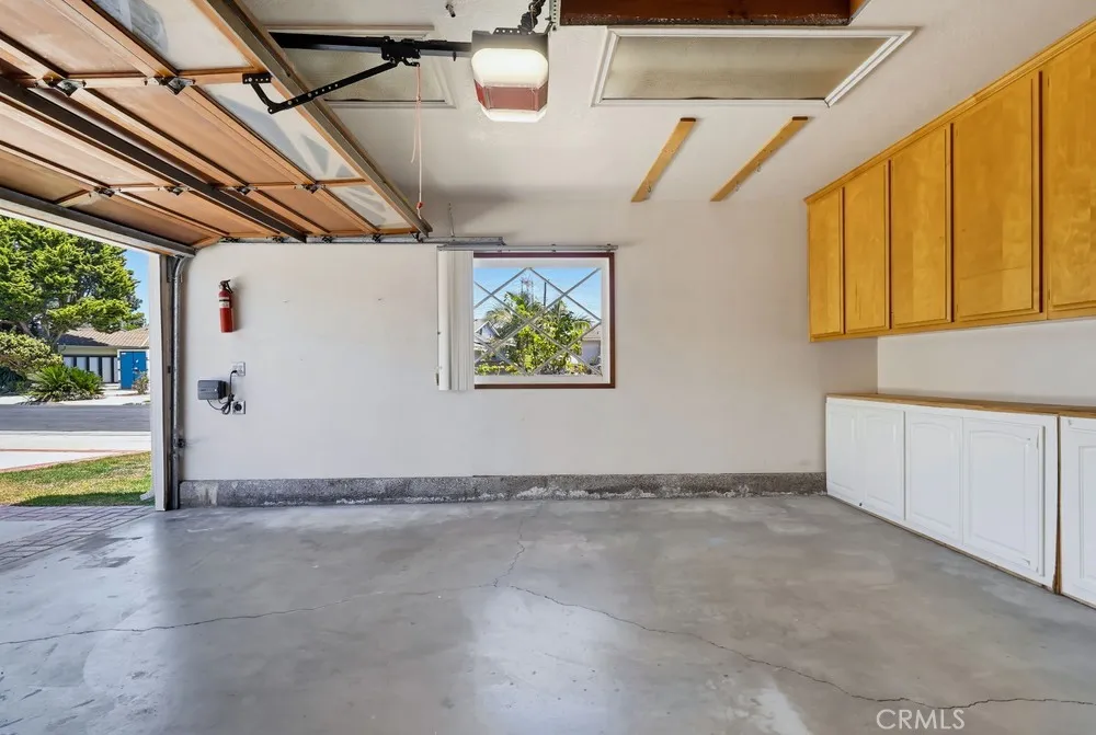 861 Roxanne Long Beach, CA 90815