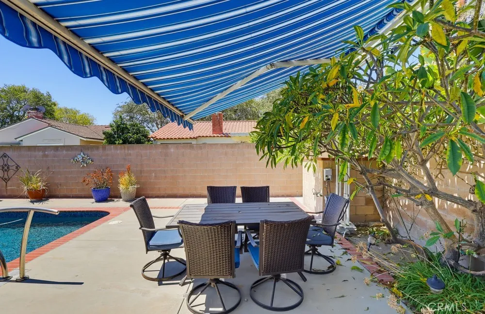 861 Roxanne Long Beach, CA 90815