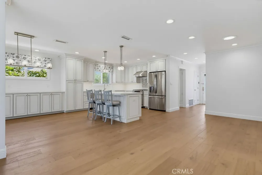 861 Roxanne Long Beach, CA 90815