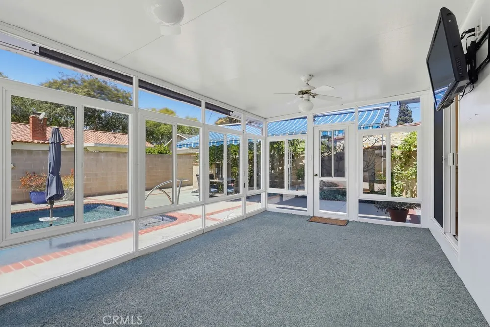 861 Roxanne Long Beach, CA 90815