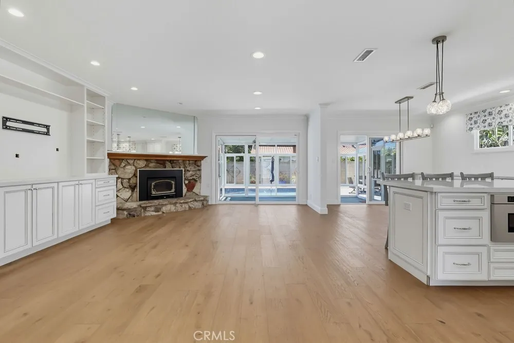 861 Roxanne Long Beach, CA 90815