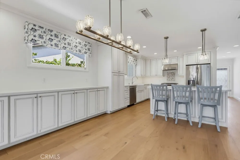 861 Roxanne Long Beach, CA 90815