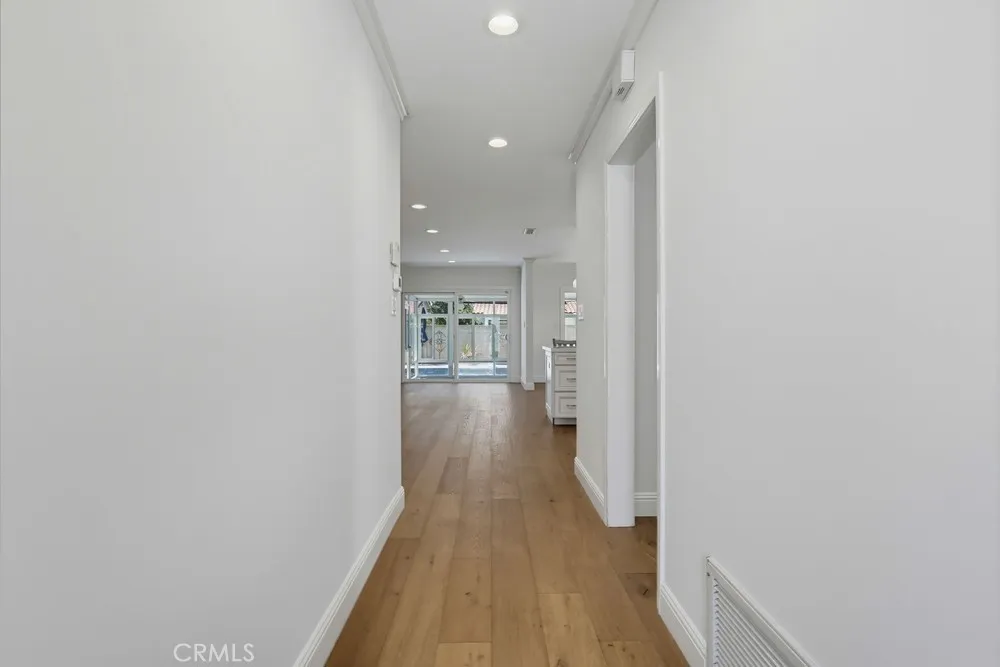 861 Roxanne Long Beach, CA 90815