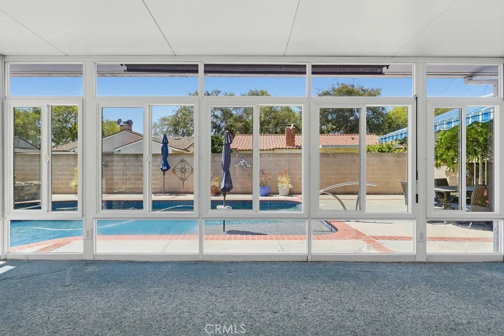 861 Roxanne Long Beach, CA 90815